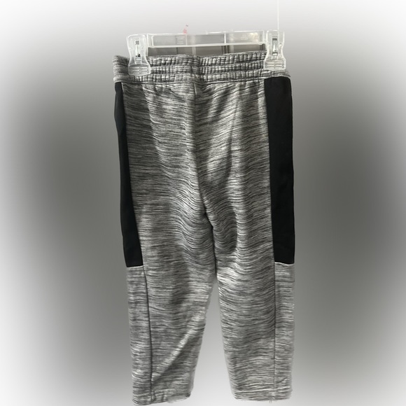 Old Navy Active Grey Pants , Boys Size Small 6-7, green/ black detailing - Picture 2 of 5